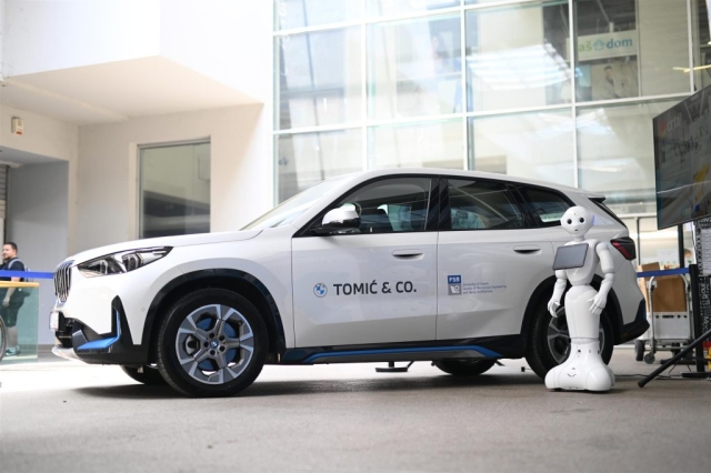 BMW iX1 and the humanoid robot Pero from CRTA